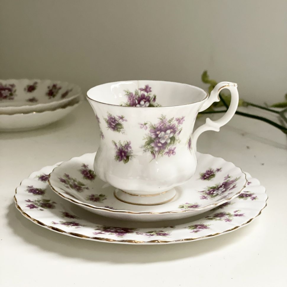 Кофейная пара Sweet Violets Royal Albert 130 мл Англия